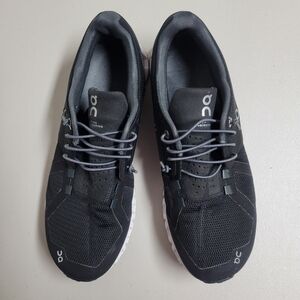 On Running Cloud Swiss Engineering Black Running Shoes Sneakers Women's Size 9.